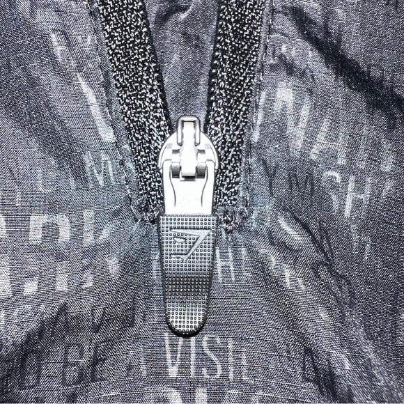 Gymshark size medium cropped jacket - Picture 3 of 9